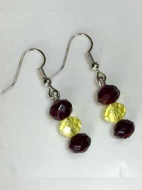 ❤️ NWT Yellow and Burgundy Faceted Glass Beaded Drop Silver Tone Earrings